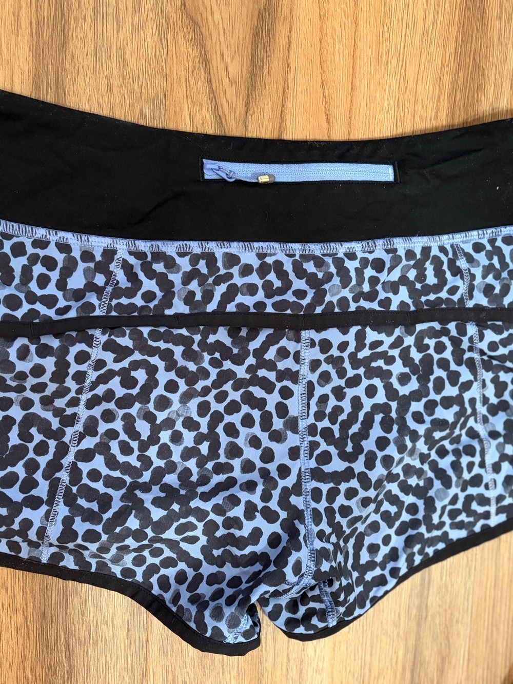 Lululemon Athletica Shorts Lot of 5 (Black, Yellow, Blue, Pattern) Size 6 - Picture 3 of 9